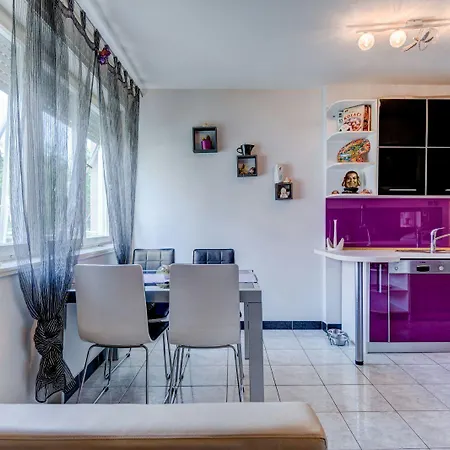 Cool Cozy Apartment *